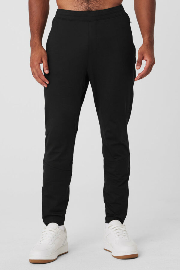 Alo Yoga® | Conquer React Performance Pants in Black