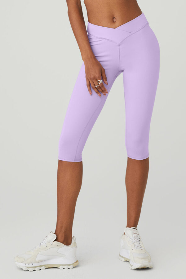 Alo Yoga® | Airbrush V-Cut Define Capri Pants in Violet Skies Purple