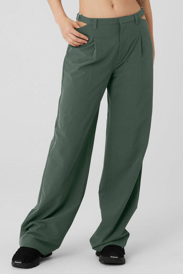 Alo Yoga® | Mid-Rise Showdown Trouser in Dark Cactus Green